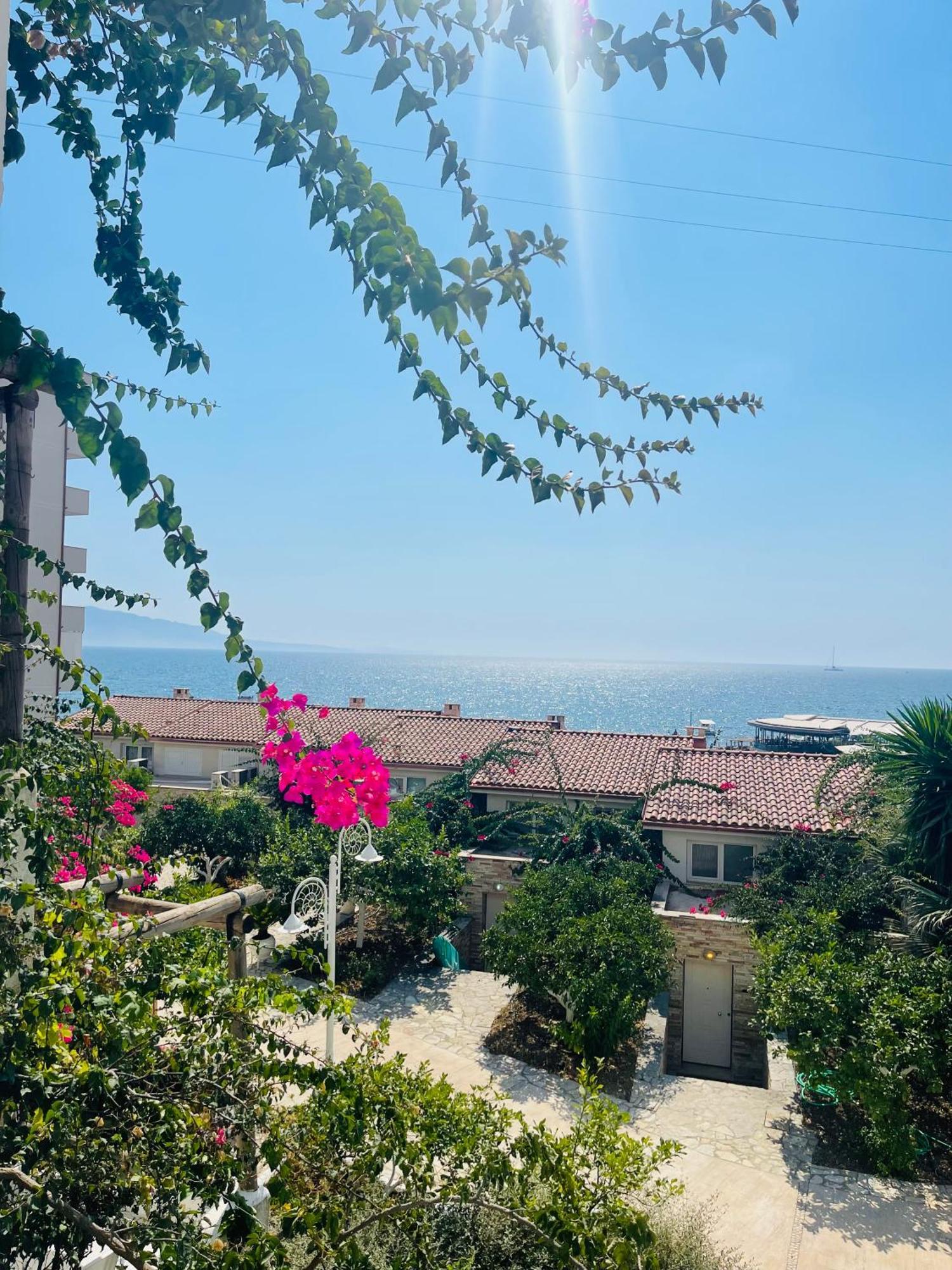Sea Breeze Apartment Bougainville Bay Sarandë エクステリア 写真