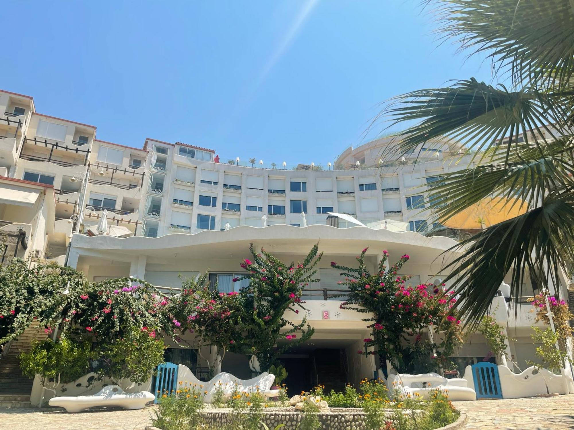 Sea Breeze Apartment Bougainville Bay Sarandë エクステリア 写真