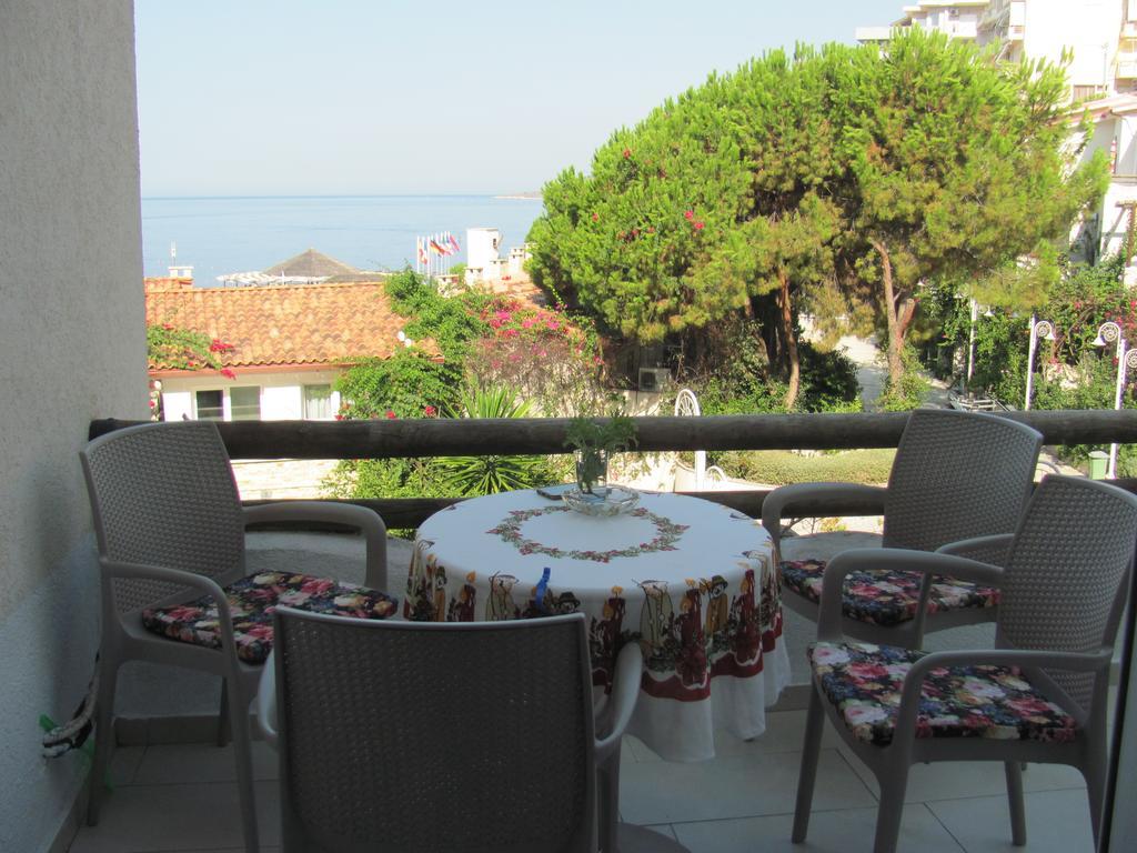 Sea Breeze Apartment Bougainville Bay Sarandë エクステリア 写真